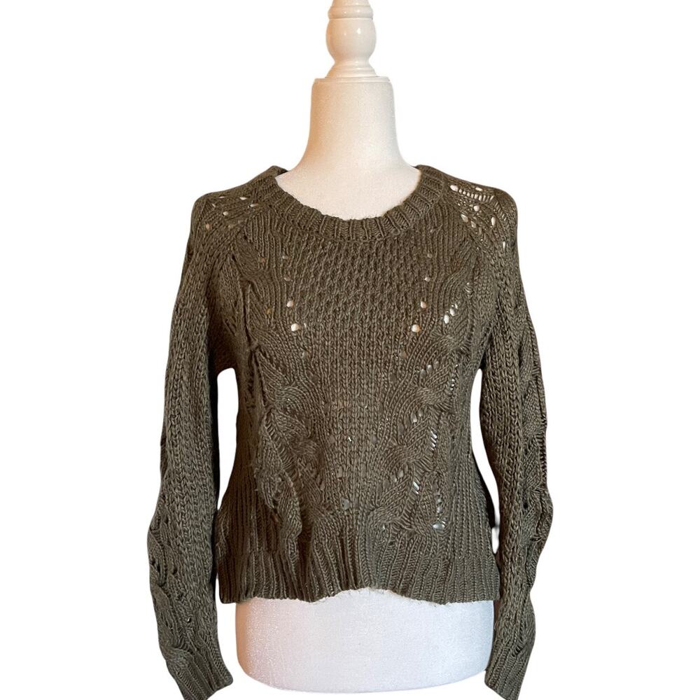"KNITTED SCOOP NECK CROPPED SWEATER-SUPER COZY-IN GREAT CONDITION